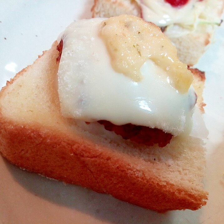 新玉ねぎ・一口ハンバーグ・スライスチーズのトースト